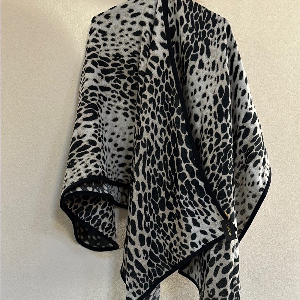 NWT Leopard Print Women's Scarf